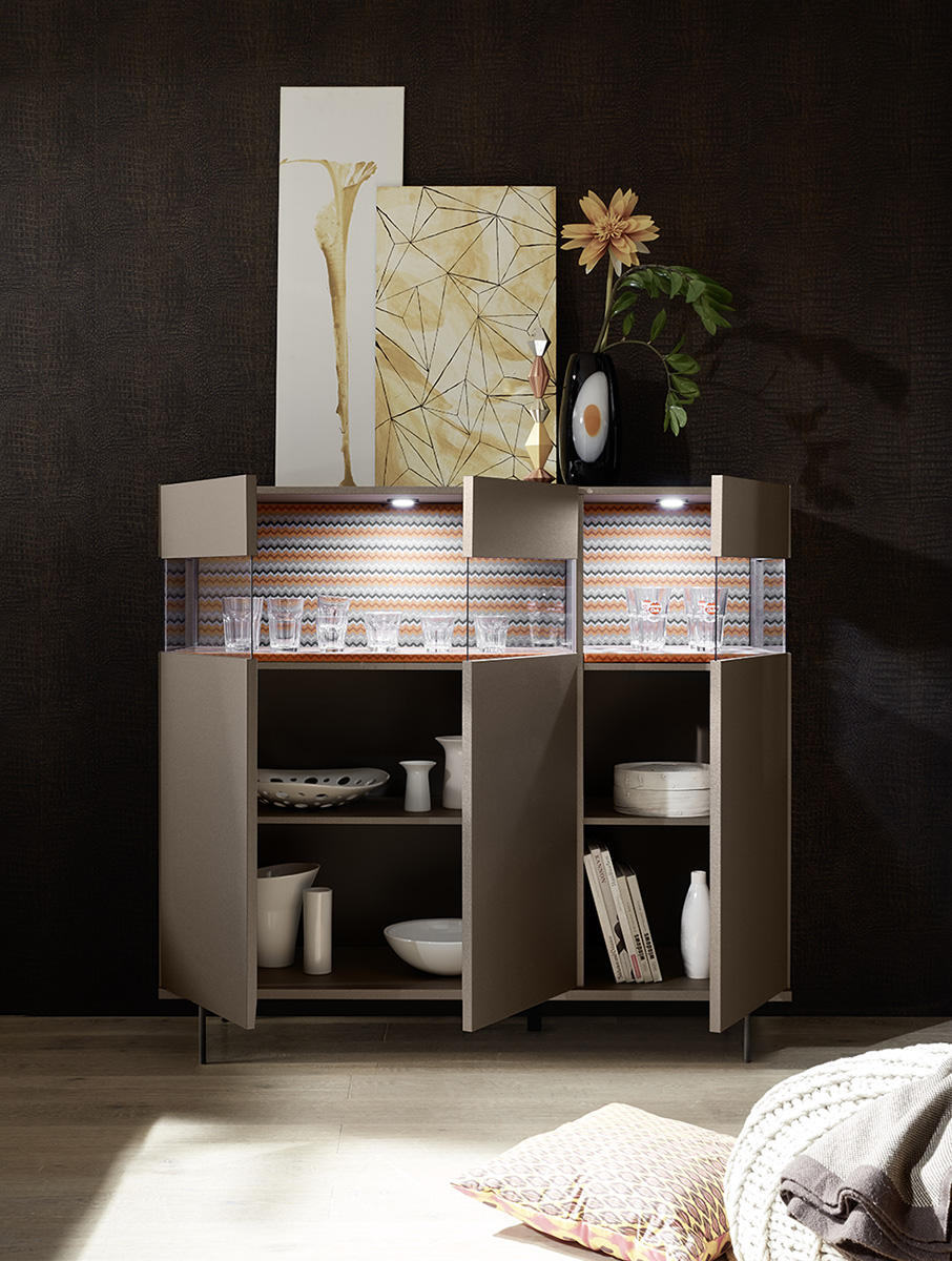 Madia alta 3 ante moderna, in finitura bronzo e piedino di design