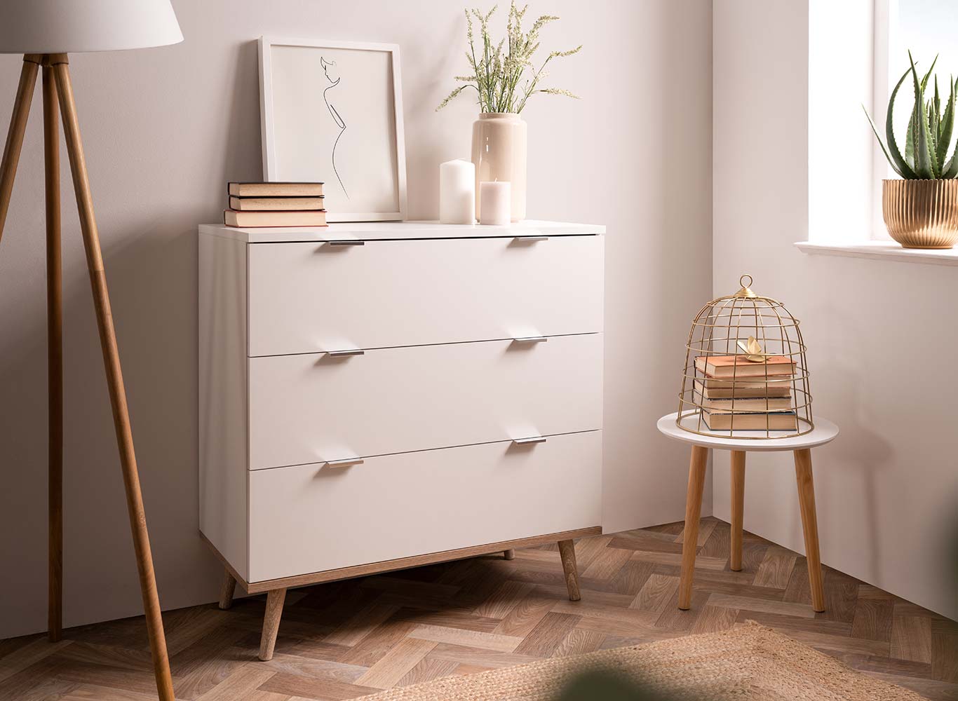 Comò moderno in finitura bianco con piedi in legno