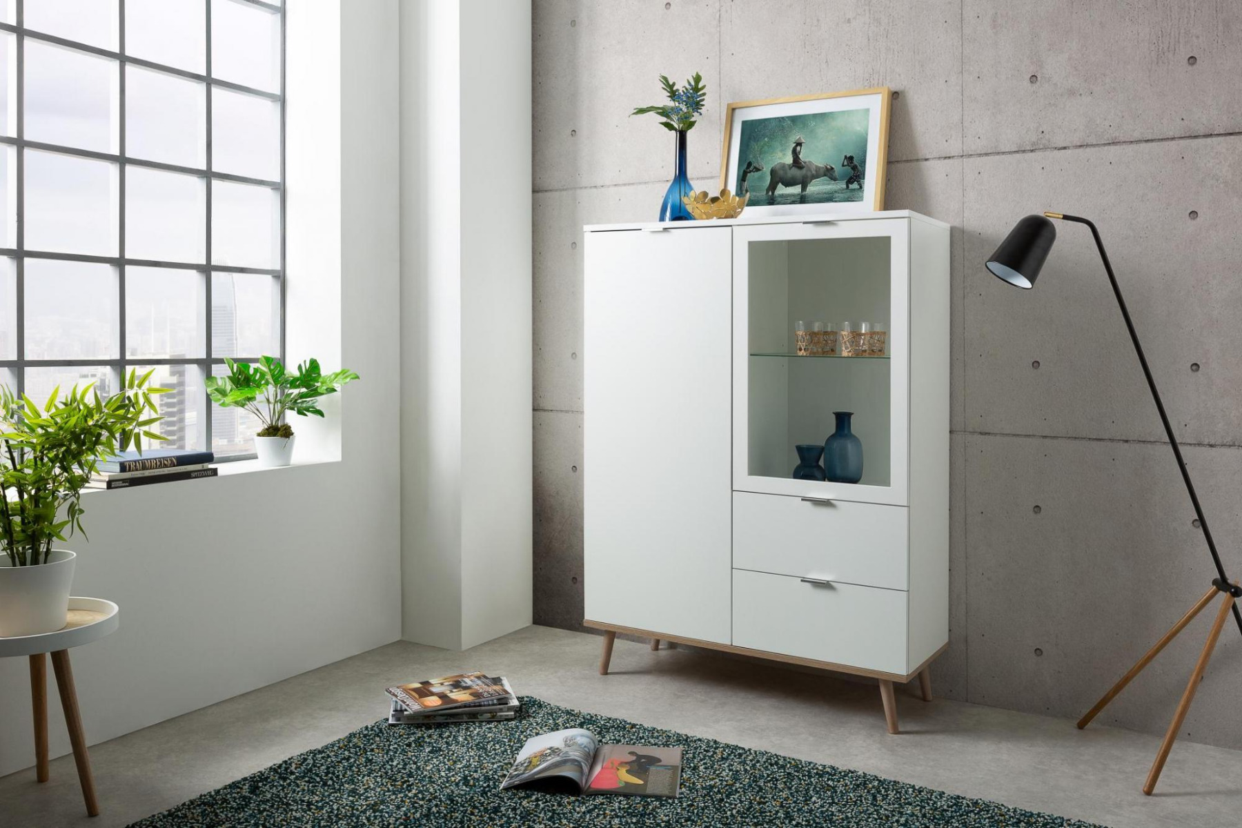 Vetrina a 2 ante e 2 cassetti con gambe in quercia