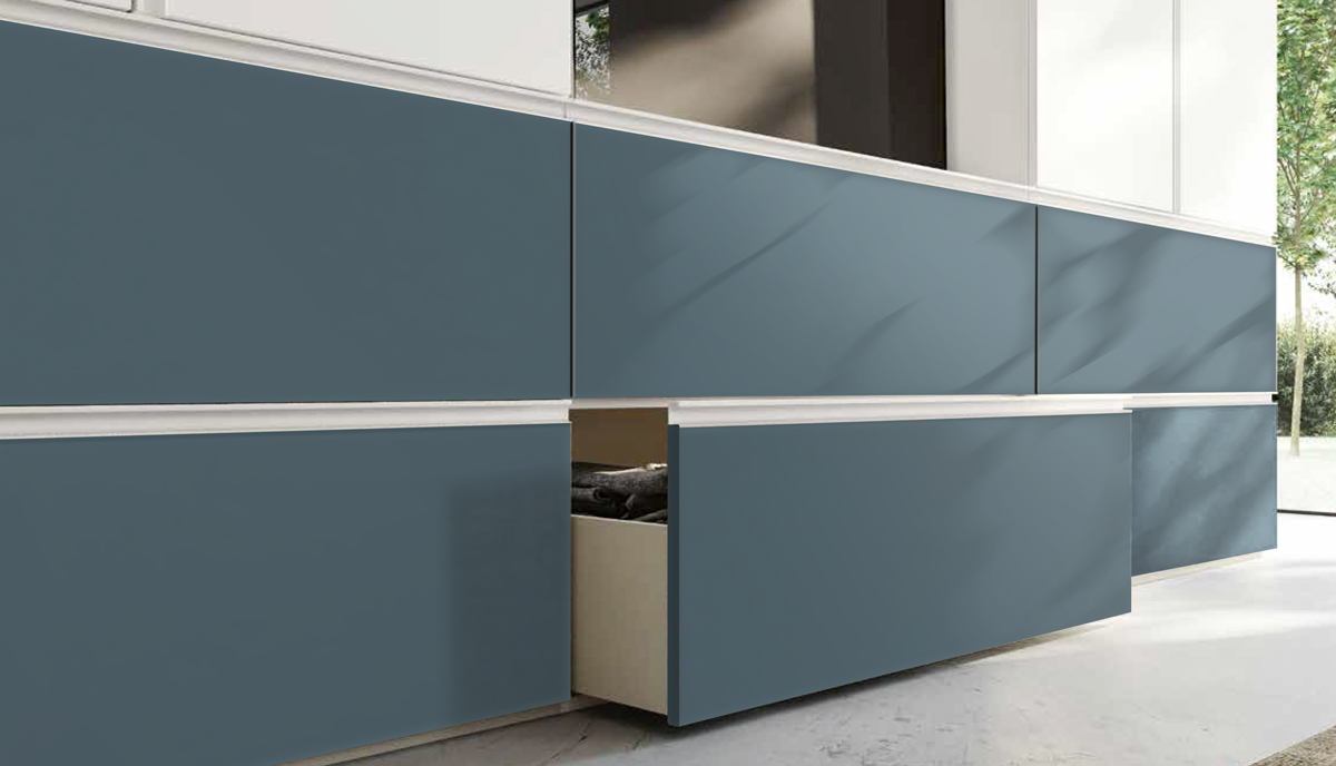 Armadio con 6 ante battenti e 6 cassetti in finitura Grigio seta e Petrolio