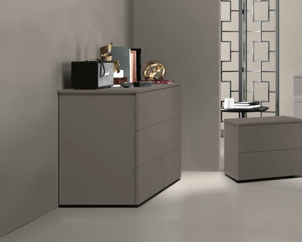Comò moderno a 3 cassetti in finitura Grigio Cenere