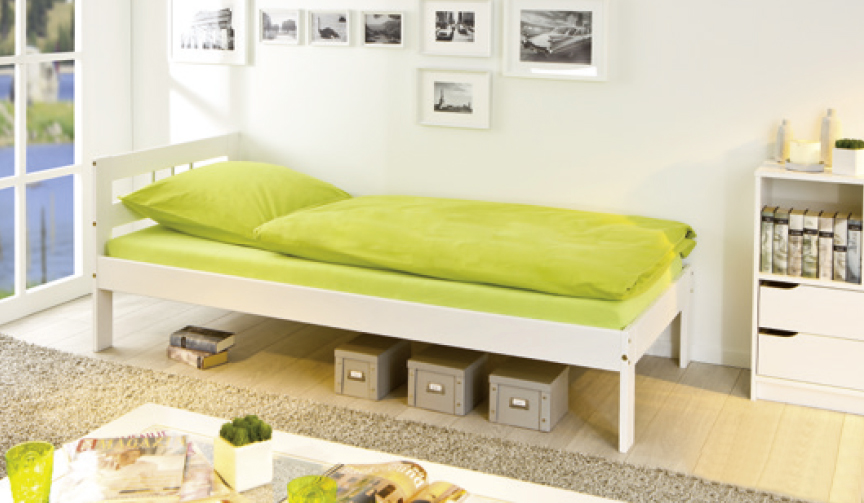 Letto in legno massello, laccato naturale, con aste colore argento