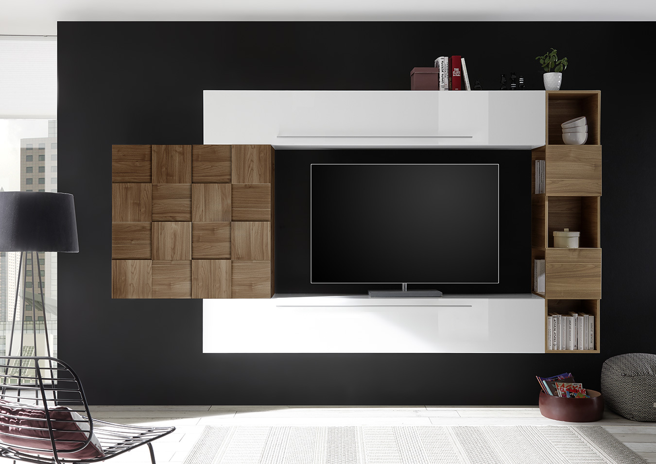 Parete attrezzata bianca lucida con pensile Miss e una libreria Noce Dark