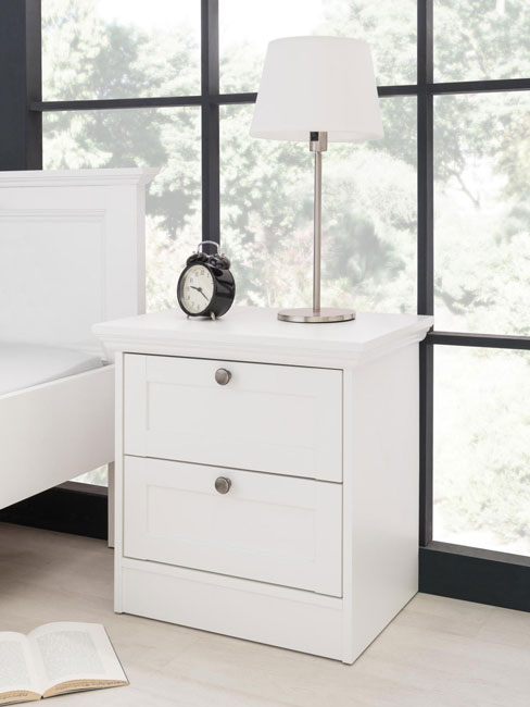 Comodino a 2 cassetti con maniglie in metallo, finitura Bianca