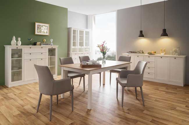 Sala da pranzo composta da due madie e credenza con alzata, finitura bianca