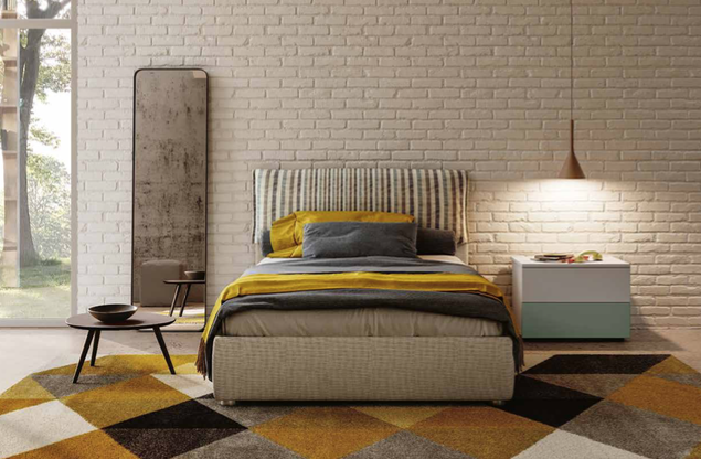 Letto piazza e mezzo imbottito in tessuto a righe beige