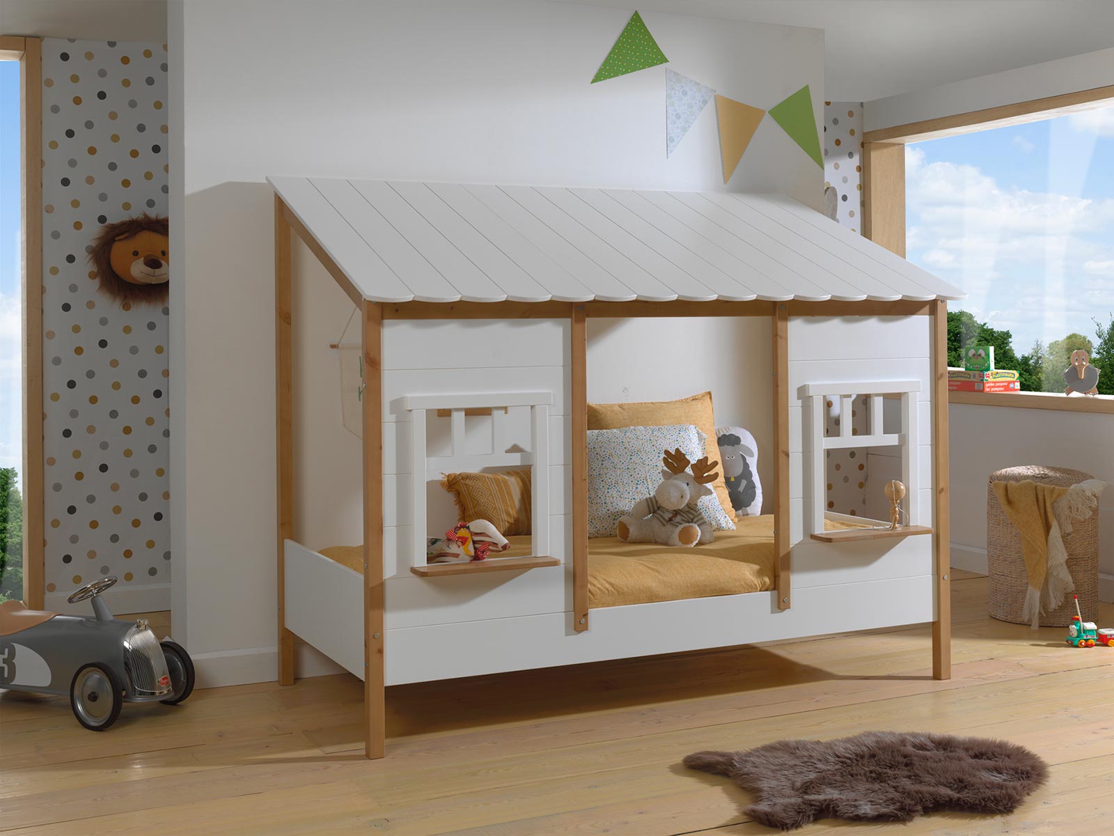 Letto montessoriano casetta con finestre, bianco laccato e rovere