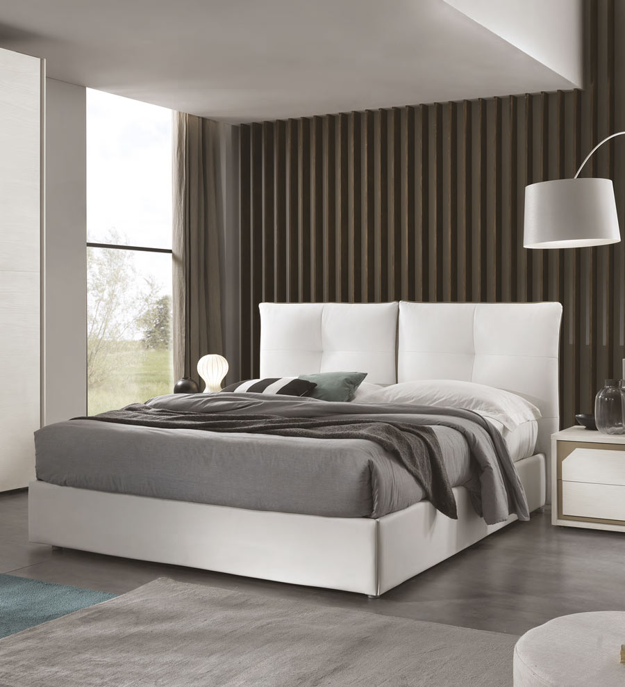 Letto contenitore bianco in ecopelle e con testiera e giroletto imbottiti