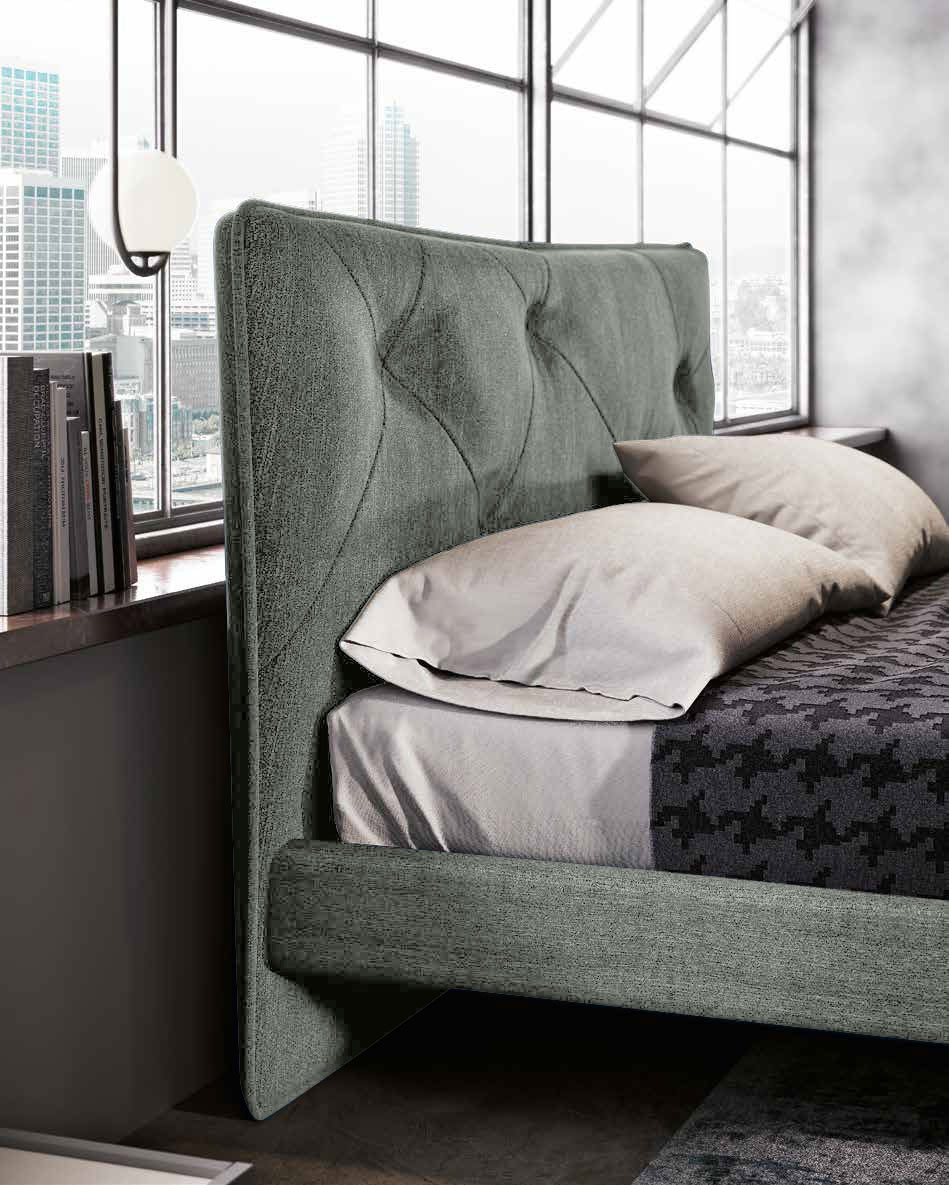 Letto versione king size matrimoniale Grigio Perla in tessuto, con testata retrofinita