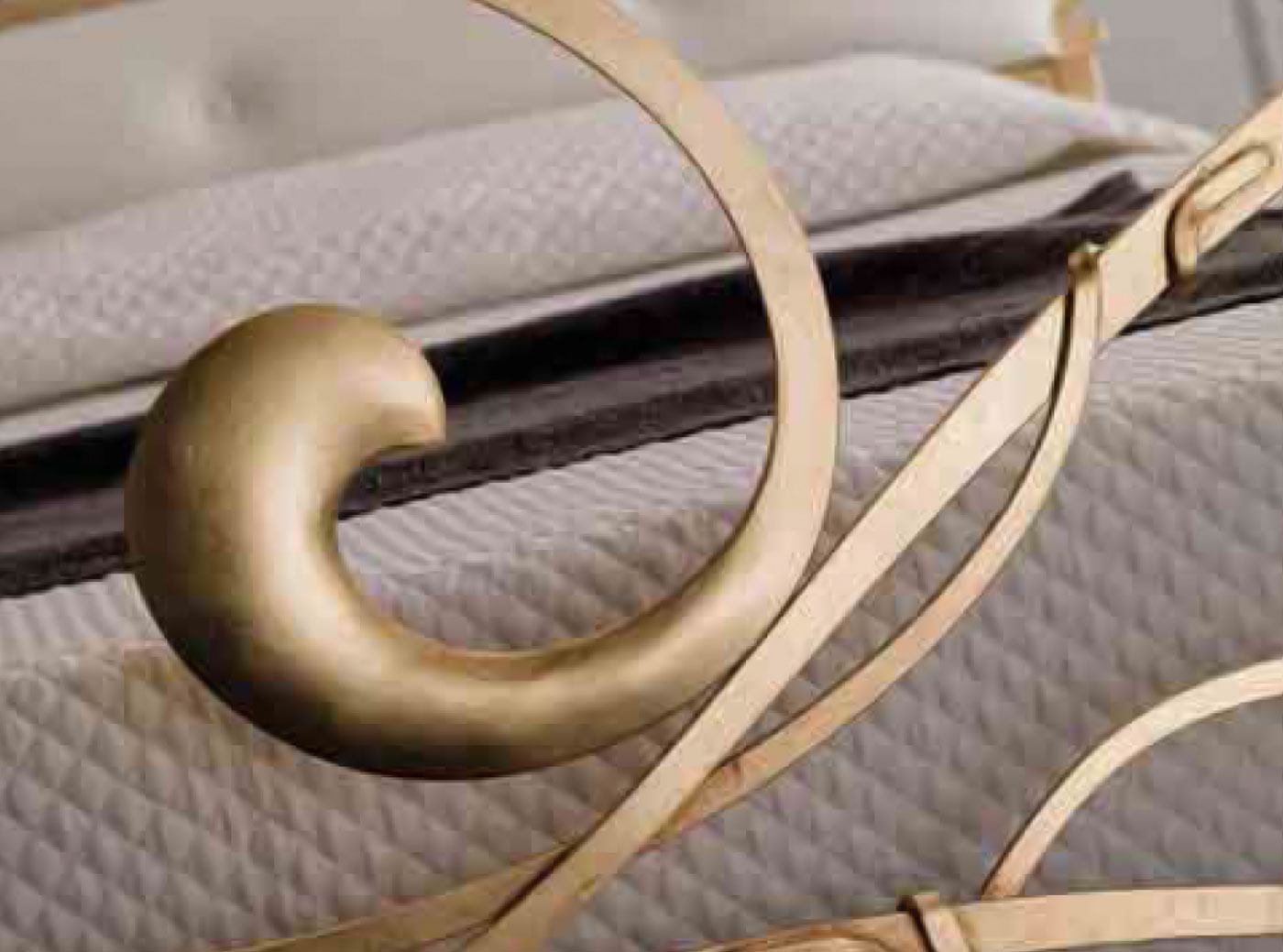 Letto matrimoniale in ferro, finitura Bianco Perla