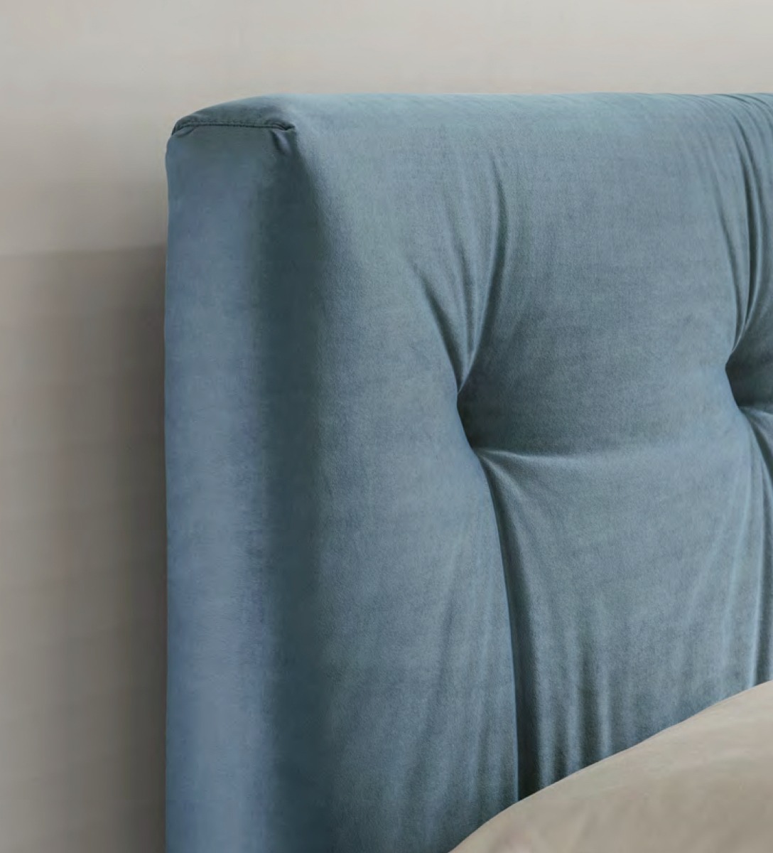 Letto matrimoniale Luna in tessuto velvet, finitura Baltico