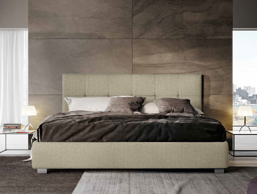 Letto matrimoniale beige imbottito, testata retrofinita