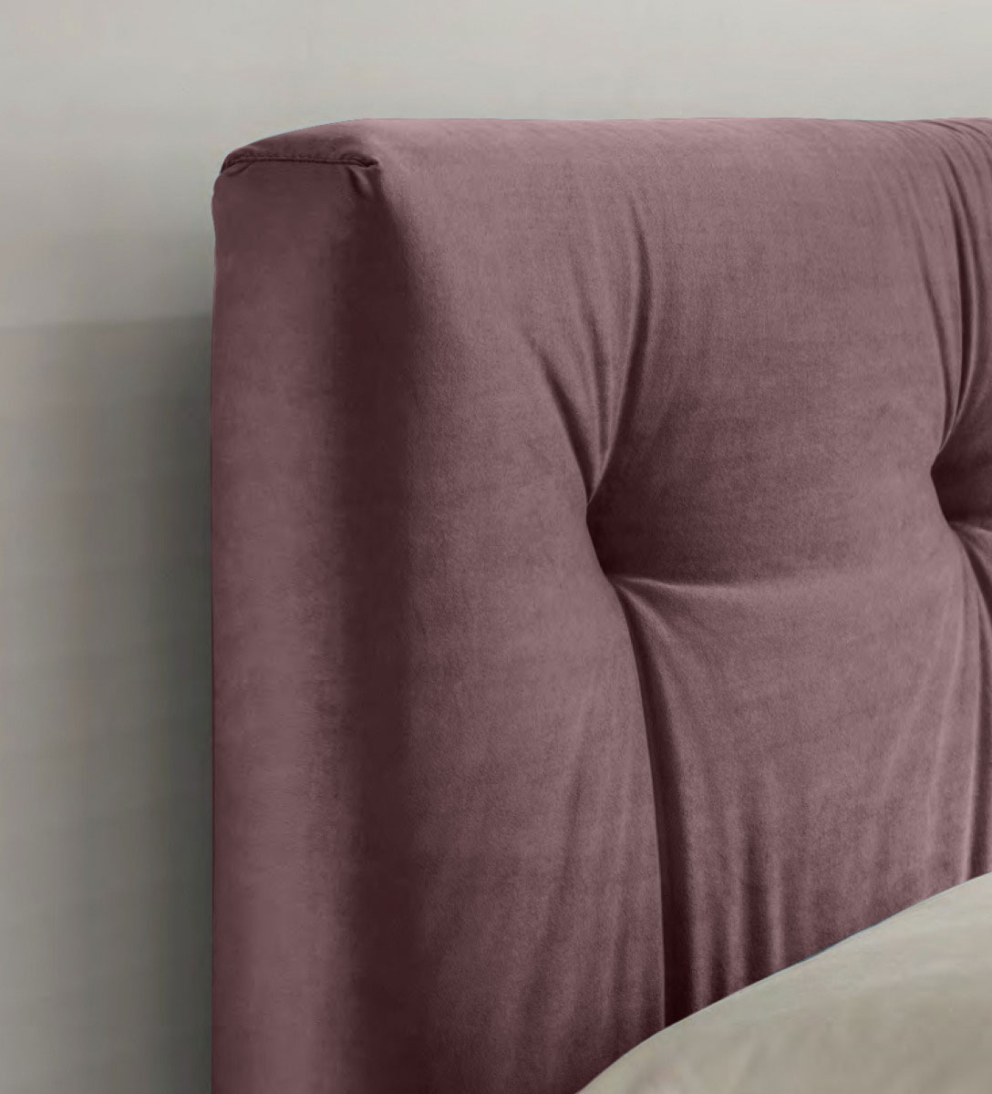 Letto matrimoniale Luna king size in tessuto velvet, finitura Prugna