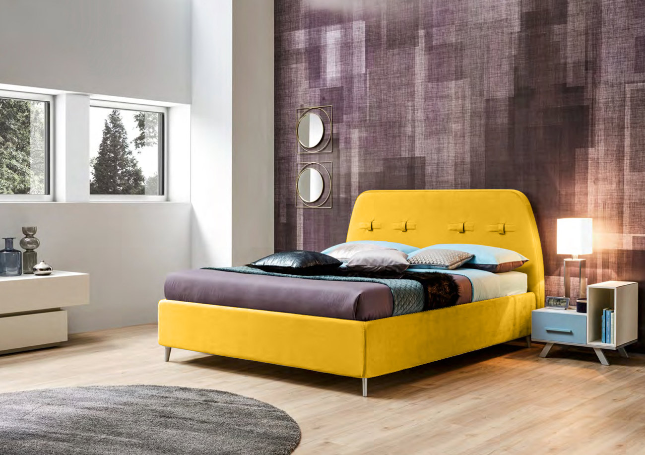 Letto matrimoniale Marie modello king size, con decorazione in testata