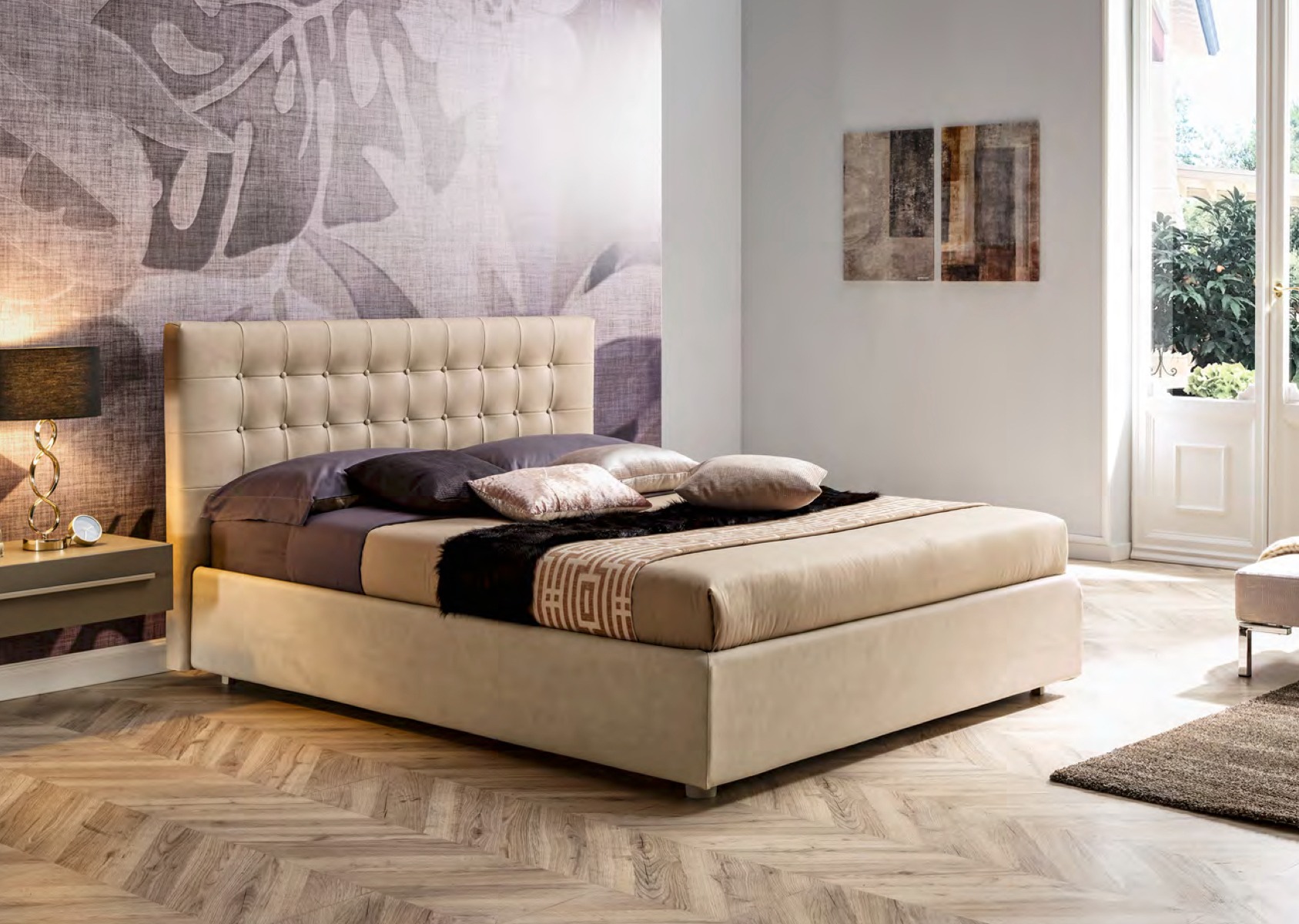 Letto matrimoniale Anima in ecopelle Crema con testata lavorata