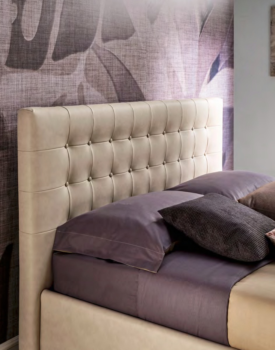 Letto matrimoniale Anima in ecopelle Crema con testata lavorata