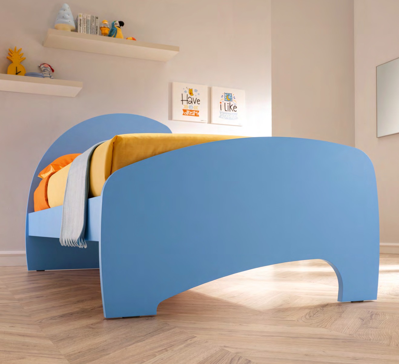 Letto singolo Alfie con testata e pediera Moretti Compact, finitura Cielo