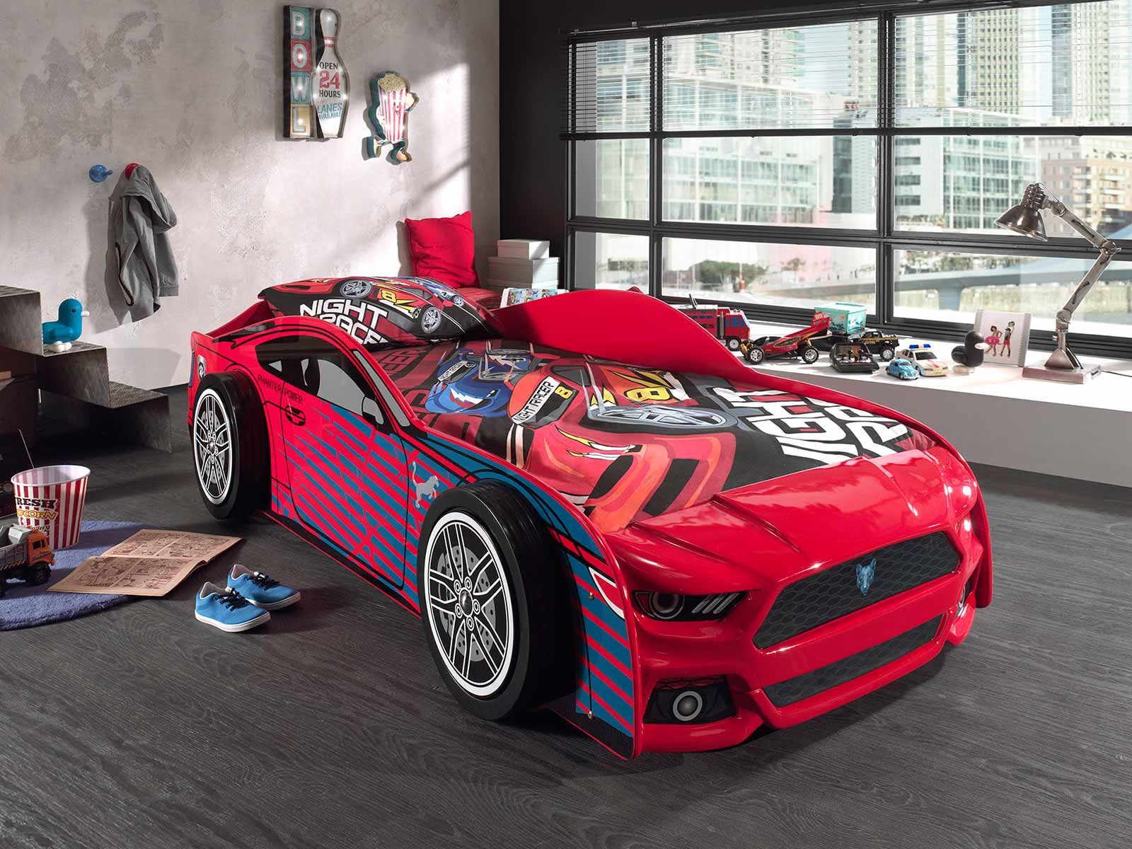 Letto auto bambini, finitura laccato rosso