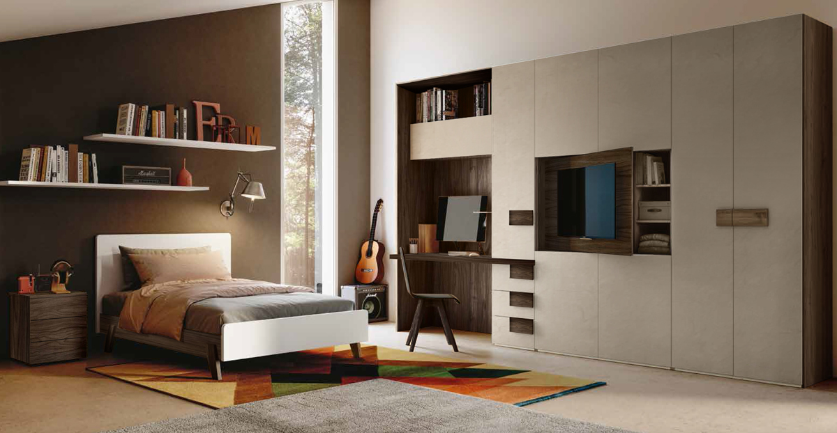 Armadio zona tv e scrivania, 7 ante in Noce moro e Spatolato Argilla