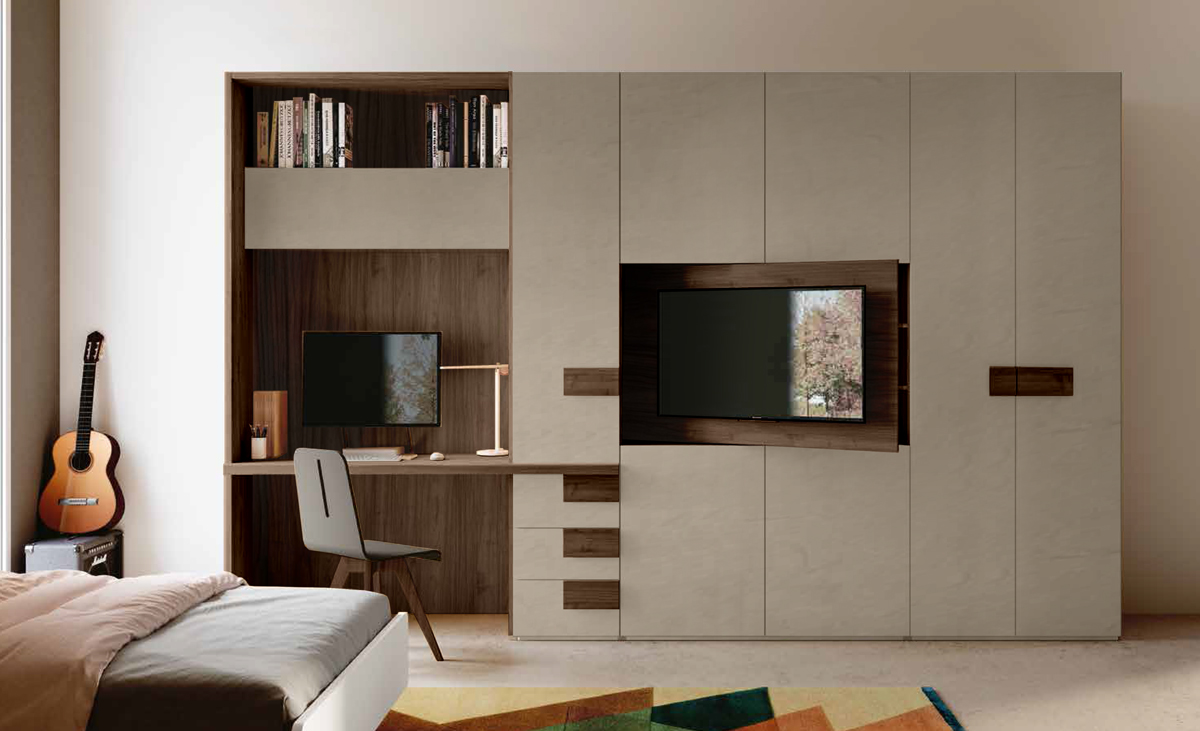 Armadio zona tv e scrivania, 7 ante in Noce moro e Spatolato Argilla