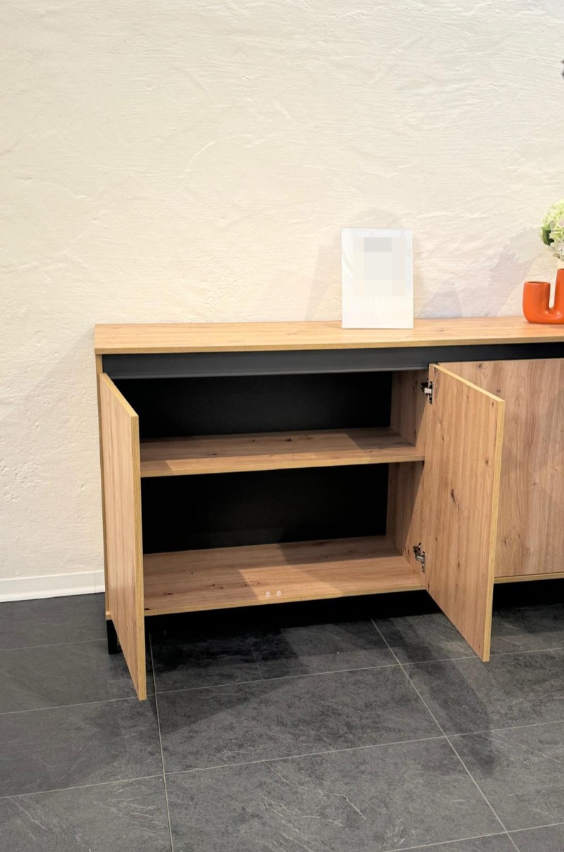 Credenza moderna a 4 ante