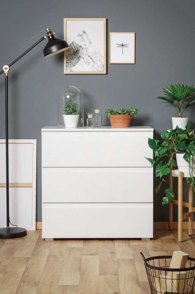 Conveniente cassettiera a 3 cassetti finitura Bianco opaco 