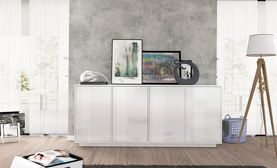 Pratica e moderna madia con quattro ante in finitura bianca laccata lucida