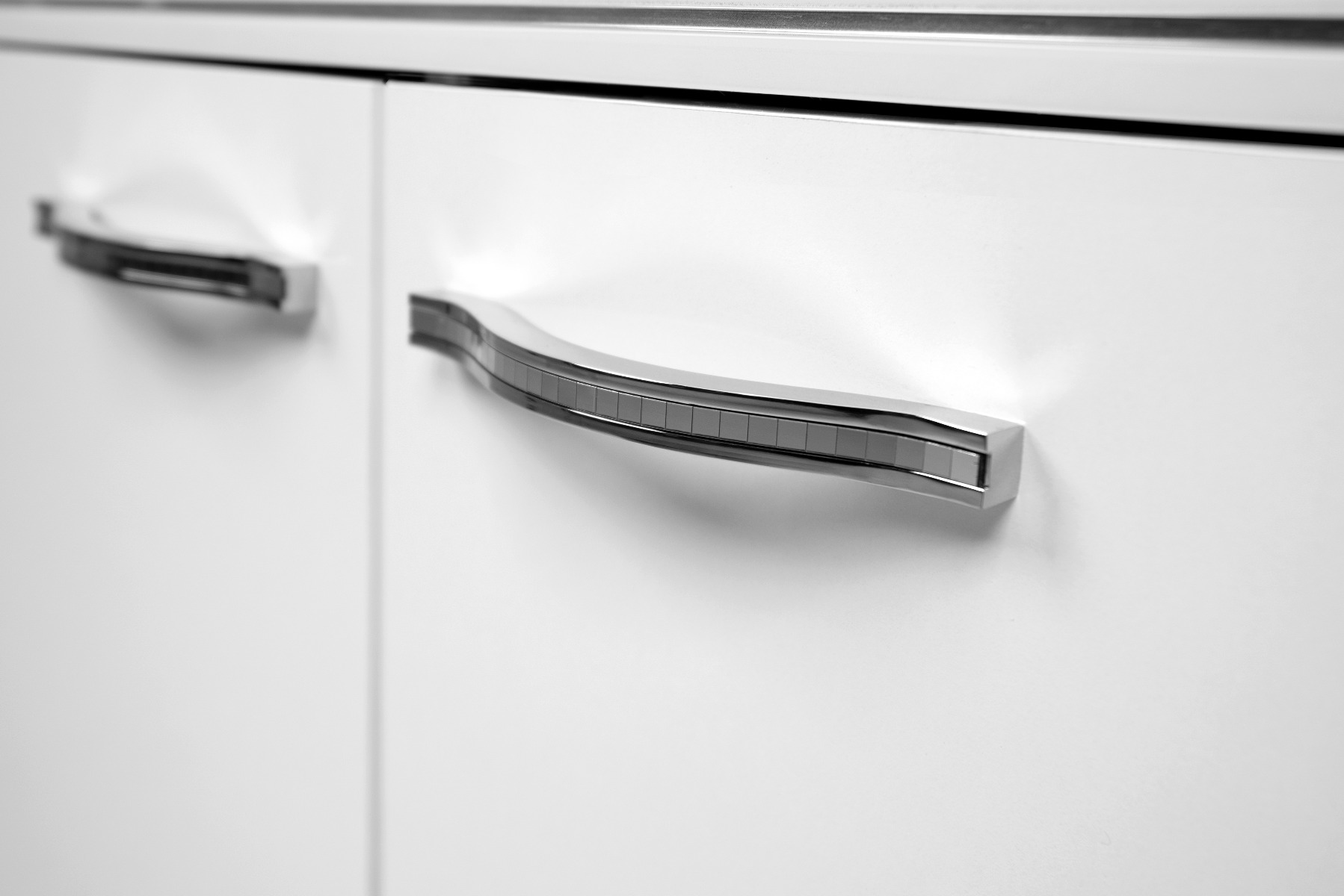 Madia multiuso 2 ante 3 cassetti in finitura Bianco lucido