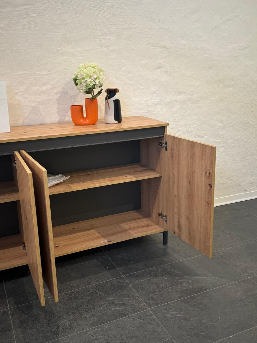 Credenza moderna a 4 ante