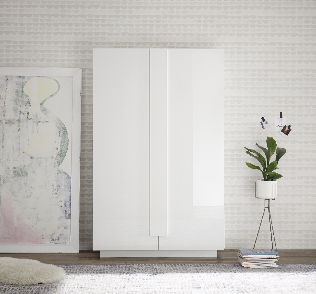 Soggiorno bianco con tavolo, credenza e colonna in finitura Bianco laccato lucido