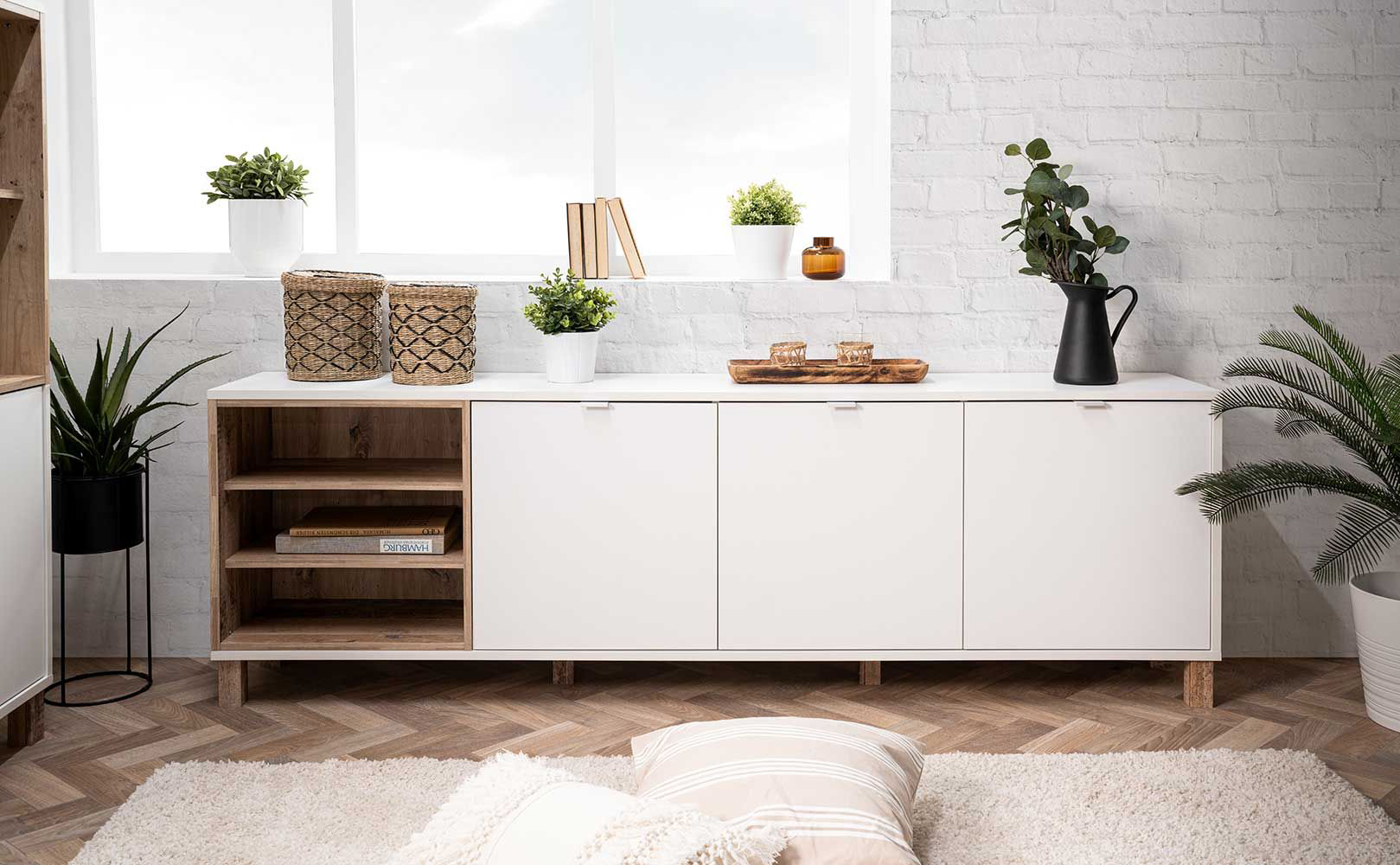 Madia Kilsbo con 3 ante e un vano a giorno in finitura Bianco opaco e Legno vecchio