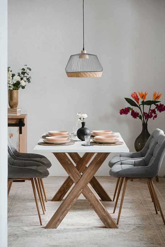 Tavolo moderno Tromso con gambe ad x  in finitura Rovere anticato e bianco 