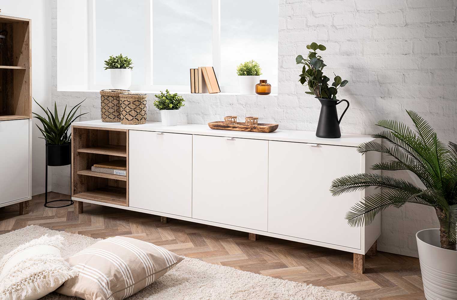 Madia Kilsbo con 3 ante e un vano a giorno in finitura Bianco opaco e Legno vecchio