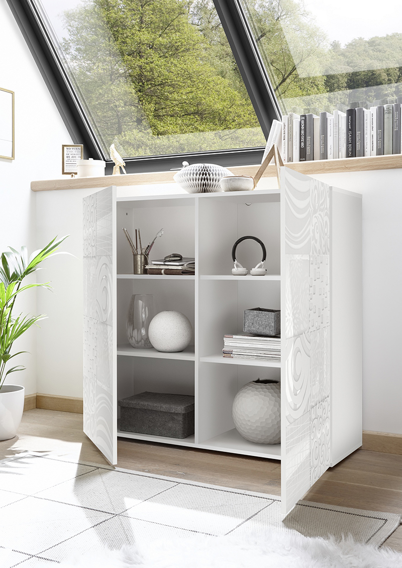 Sala completa di tavolo, 1 madia con 4 cassetti e 1 madia 2 ante in bianco laccato lucido serigrafato