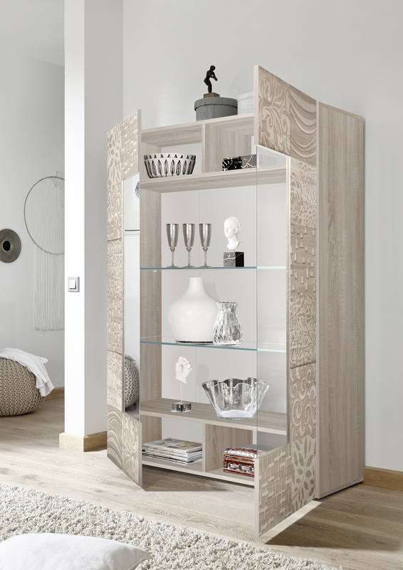 Sala completa di tavolo, madia e vetrina in rovere serigrafato