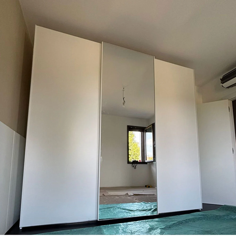 Armadio scorrevole moderno con specchio a 3 ante H.257 L.266, color Cadaques