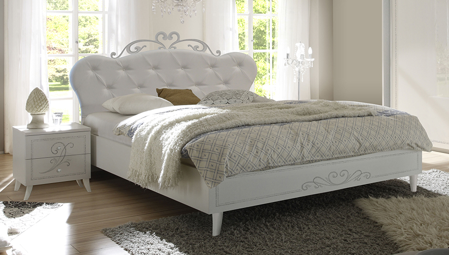 Letto moderno e di design, in legno e tessuto bianco