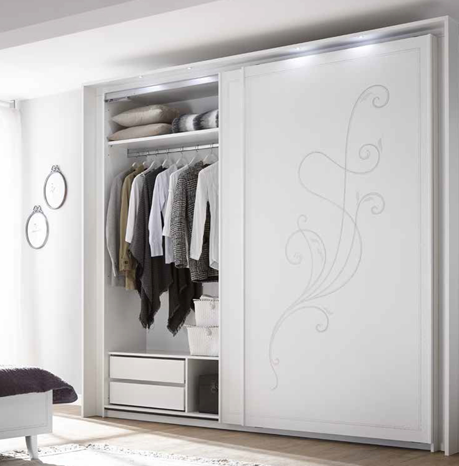 Armadio moderno con ante scorrevoli, bianco avatar e serigrafia su un'anta