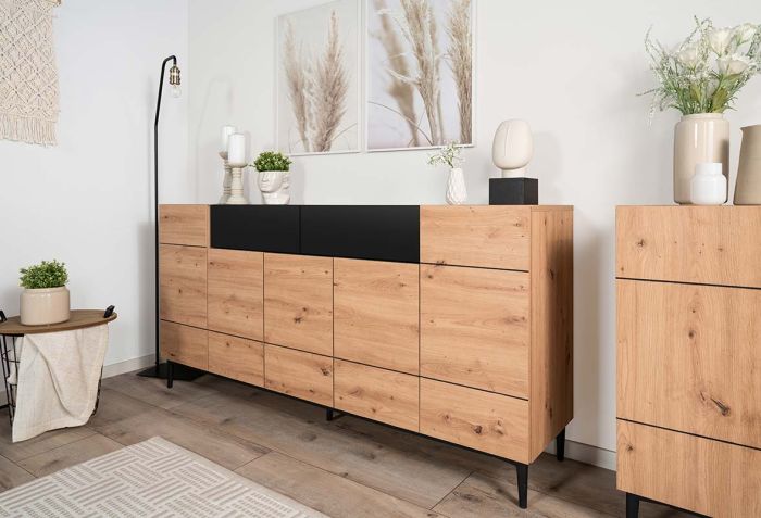 Conveniente Madia moderna Glesborg con 5 ante e 2 cassetti in finitura Rovere e Nero carbone