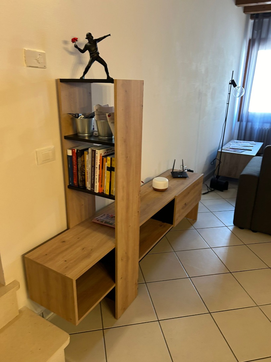 Parete attrezzata finitura Rovere e Nero
