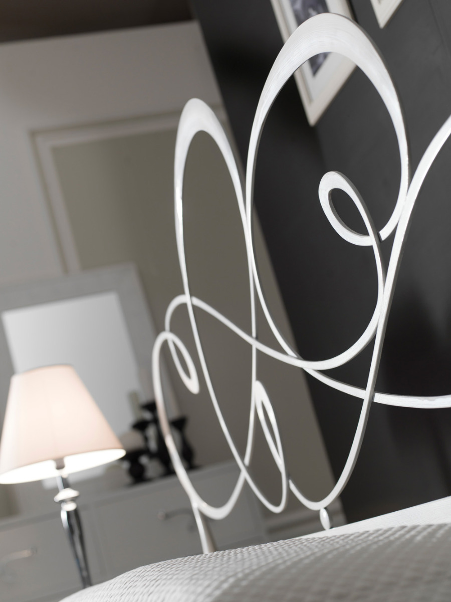 Letto matrimoniale grigio polvere in ferro