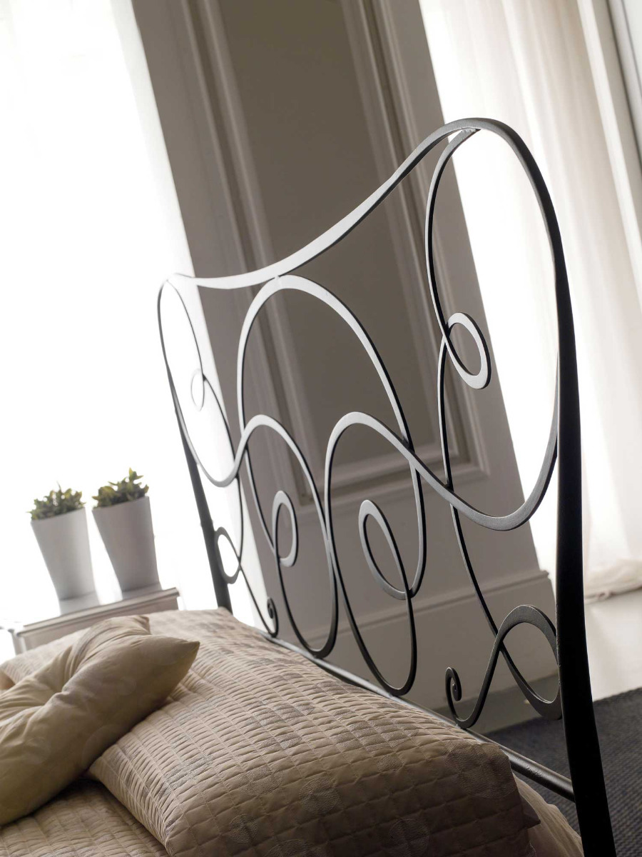 letto in ferro matrimoniale in finitura polvere grigio