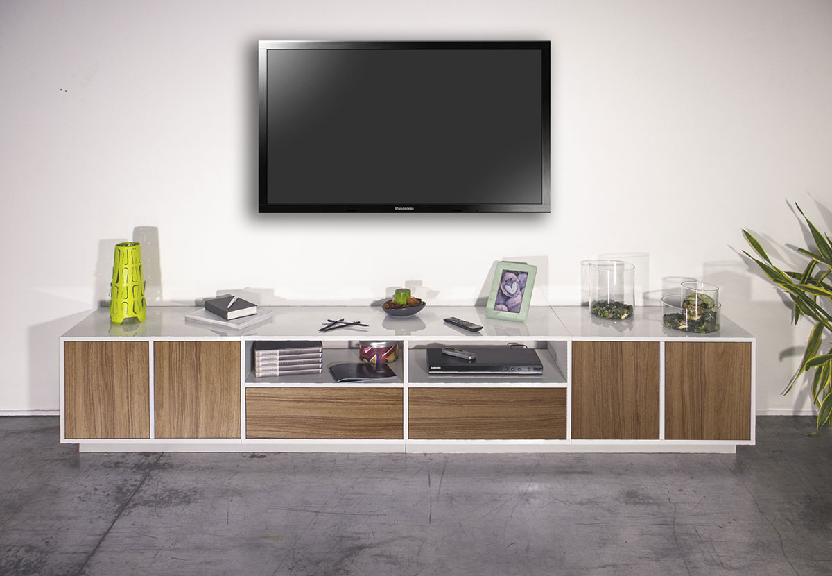 Mobile porta tv bicolore in finitura bianco laccato lucido e noce caracalla