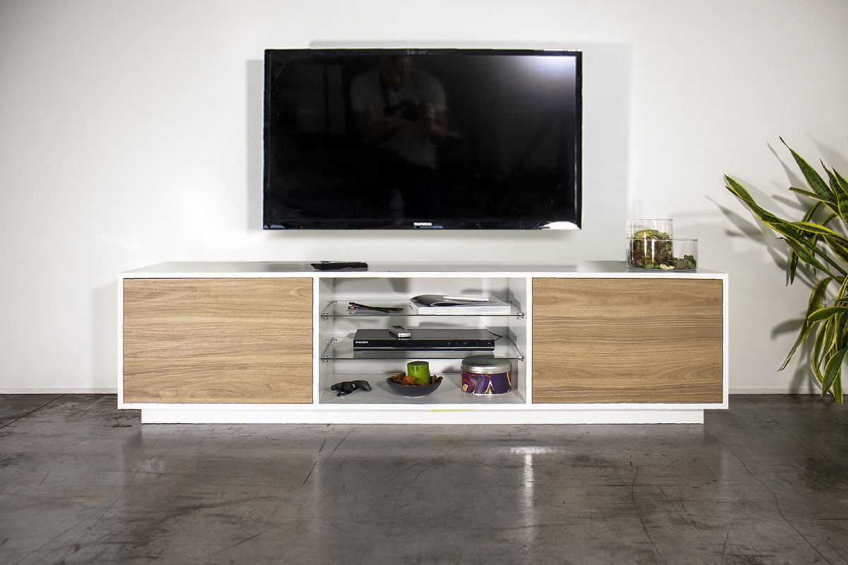 Moderno porta tv con due ante in noce caracalla e bianco lucido