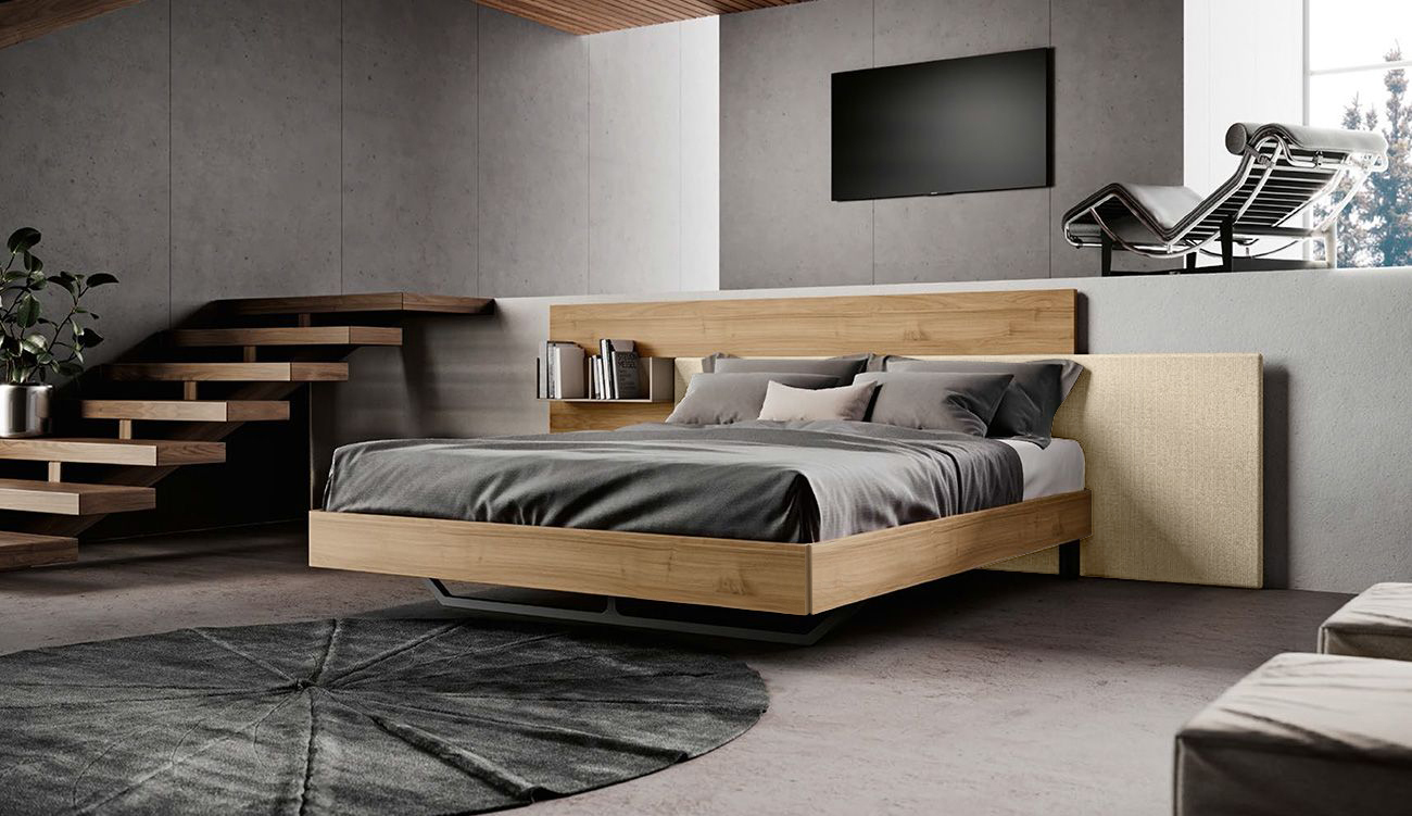 Letto matrimoniale con testiera in noce biondo e inserto tessuto panna, piedini in ferro