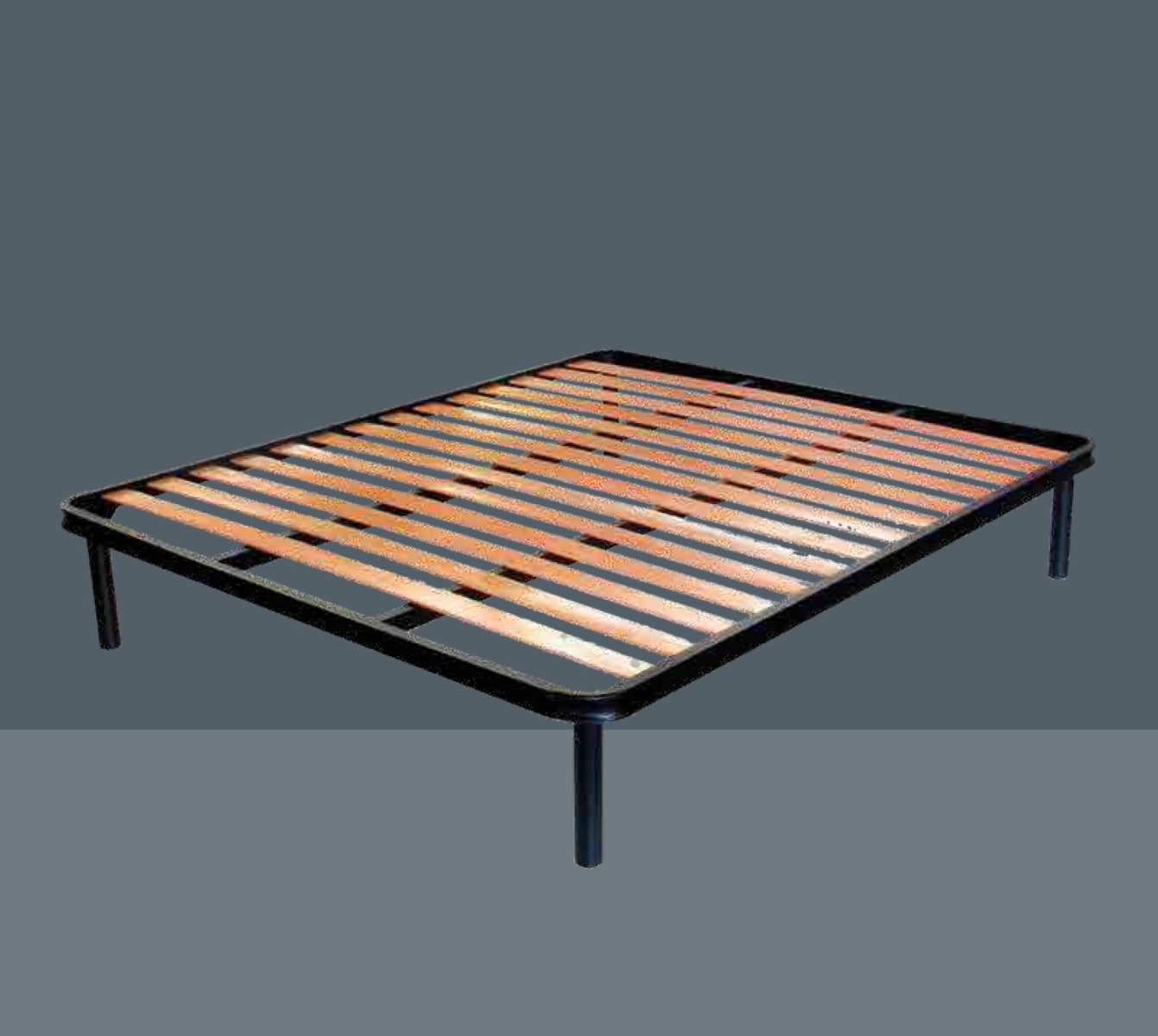 letto matrimoniale bianco con giroletto in ferro