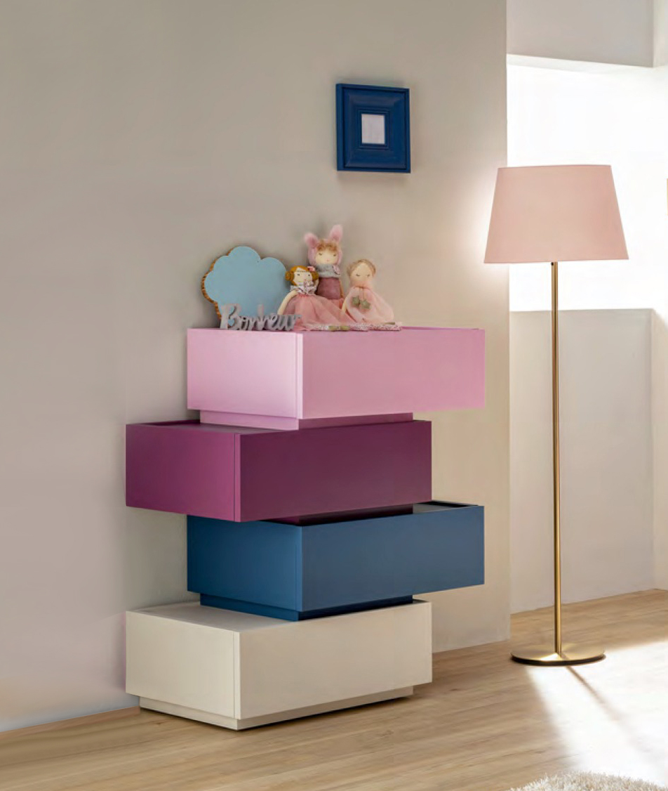 Settimino sfalsato per cameretta Moretti Compact a 4 cassetti, finiture laccate