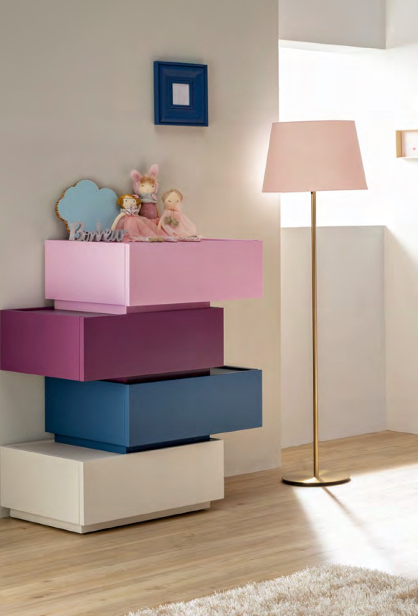 Settimino sfalsato per cameretta Moretti Compact a 4 cassetti, finiture laccate