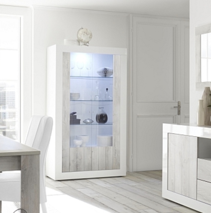 Vetrina moderna con 3 ripiani in vetro e 2 ante, finitura Bianca Lucida e Pino Bianco