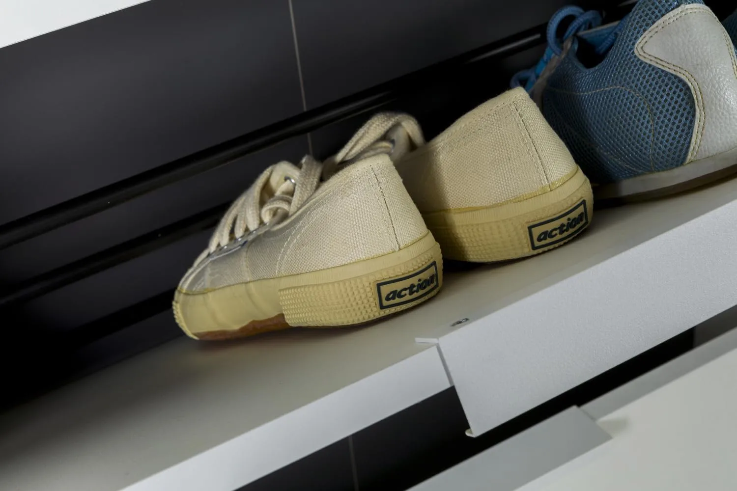 Scarpiera salvaspazio, colore bianco, 5 ante a ribalta, made in Italy